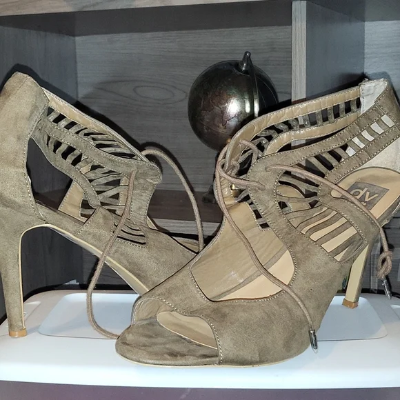 13M Dolce Vita Dark Tan Lace up suede open toe heel - Picture 7 of 12